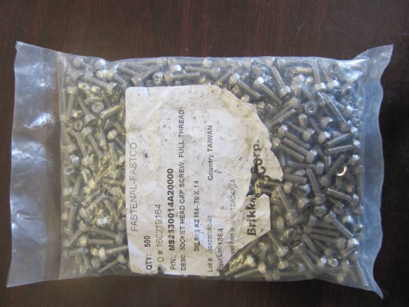 lot 1557 image: NEW (500) M4- .70 x14 mm Socket  Allen Head Cap Screw Stainless Steel Full Thread
