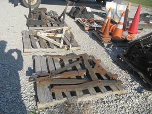 lot 4127 image: 3 Pallets of Tow- Hitches and Special Tow Bars for Towing