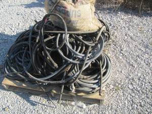 lot 4014 image: LARGE LOT 0F AIR HOSE  TRUCK TRAILER AND SHOP USAGE 6 8 10 20 LENGTHS