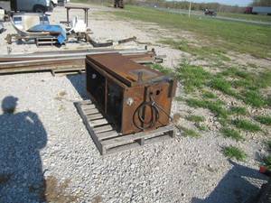 lot 4018 image: PALLET CONSISTING OF HEAVY DUTY HYDRAULIC PUMP FOR REAR LIFT ON TRUCK AND TRAILERS WITH TAILGATE