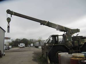 lot 1521 image: US  ARMY CRANE HANSON H-466A  - 4X4 - FULL LOCK OUTS -