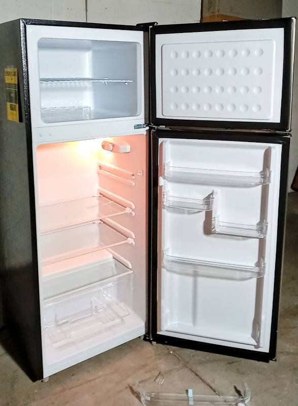 Thomson 7.5 cu. ft. Top-Freezer Refrigerator