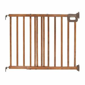lot 25377 image: Summer Infant Deluxe Stairway Simple to Secure Gate