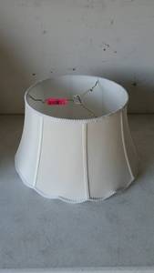 lot 47205 image: Lampshade 13opening on top, 19 opening on bottom