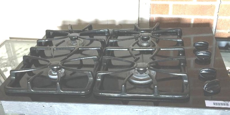 lot 7074 image: GE Profile 30 Built-In Gas Cooktop