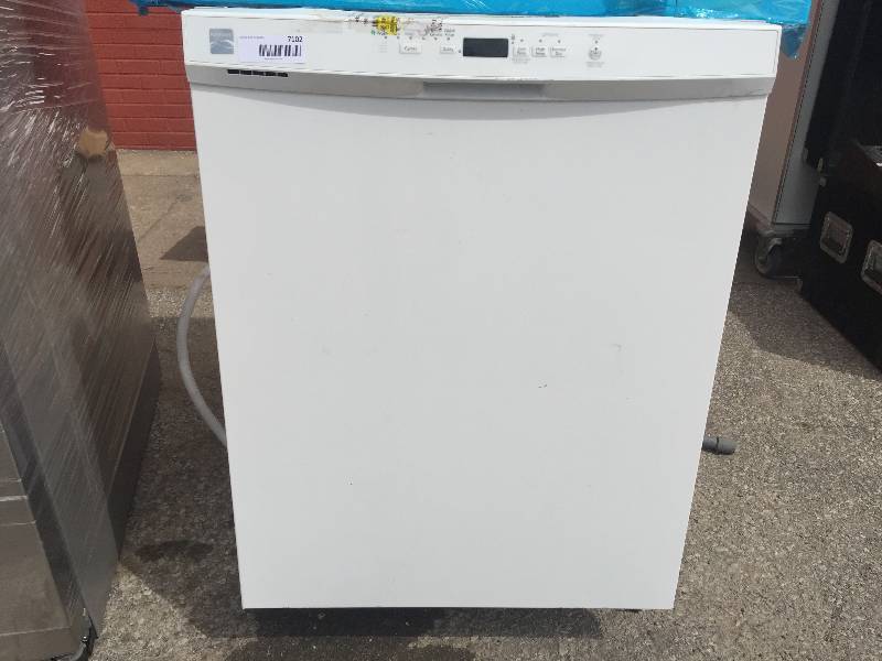 lot 7102 image: Kenmore 24 Built-In Dishwasher w PowerWave Spray Arm - White