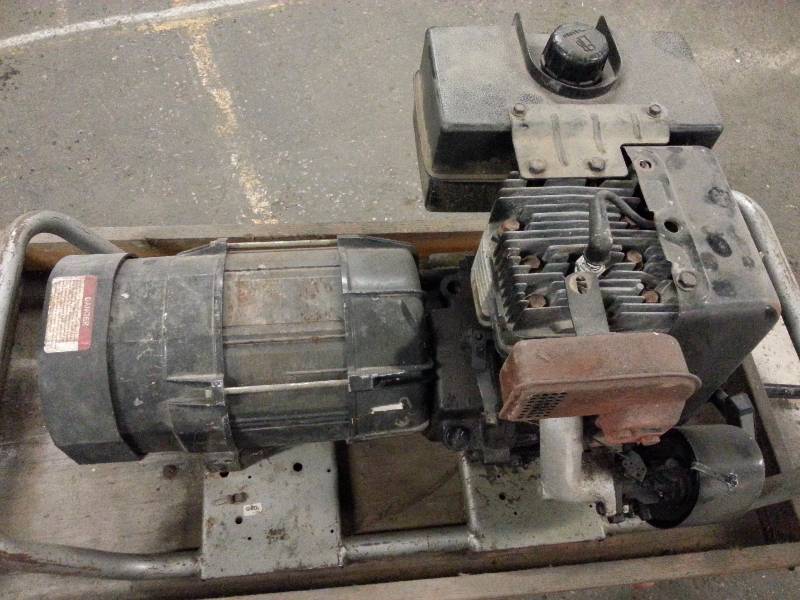 lot 1485 image: Generac 4000 watt Tecumseh gas powered portable generator Motor runs but not producing power