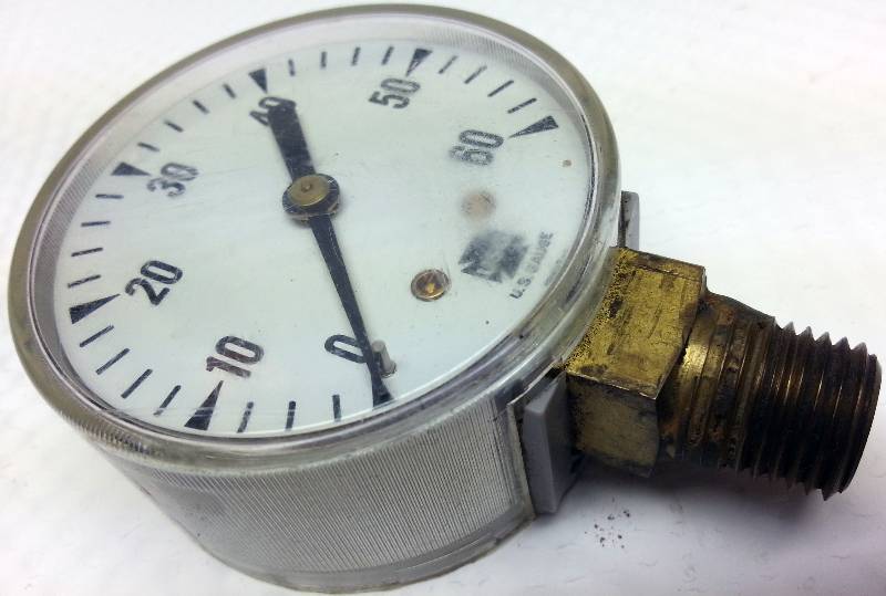 lot 1498 image: 0-60 PSI hydraulic or air pressure shop gauge with 14 NPT male threads out the bottom 2-18 OD