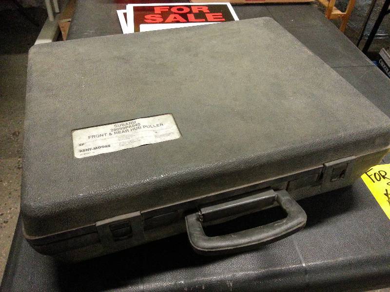 lot 1520 image: Kent-Moore Subaru 28099PA040 Hub Remover tool kit in the case.