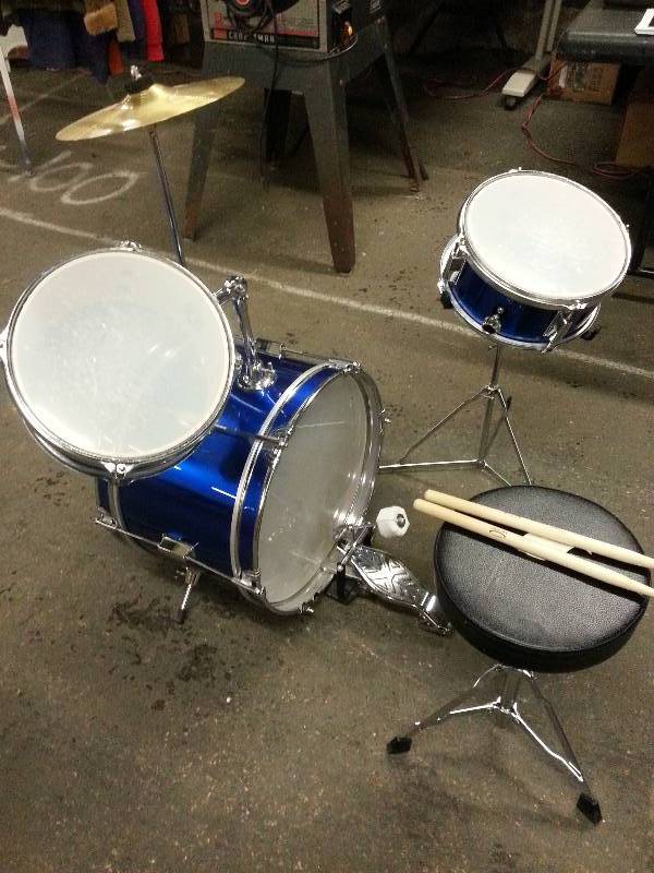 lot 1523 image: Start your own Rock & Roll Garage (or kids room) band with this complete set of drums and symbol set
