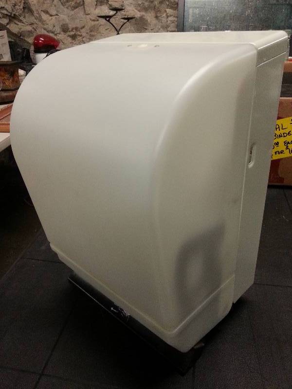 lot 1538 image: Good looking paper towel roll dispenser for the bathroom or garage shop.  Clean up your act with this White dispenser.  No towel roll included.