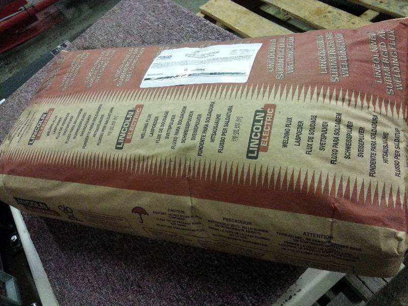 lot 9062 image: New single unopened 50 lb bag of the Lincoln Electric Lincolnweld� 980 Submerged Arc Flux