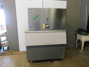 lot 4737 image: Hoshizaki Ice Maker
