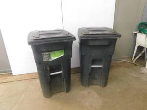 lot 4749 image: Lot Of 2 Large Trash Bins With Wheels