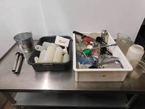 lot 4797 image: Lot of Misc. Kitchen Supplies