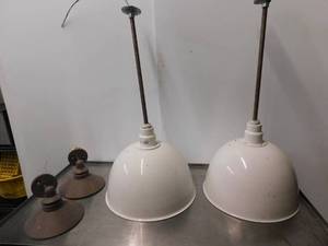 lot 4810 image: 5 Light Fixtures