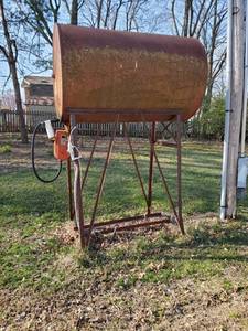 lot 35501 image: 500 Gallon Fuel Tank