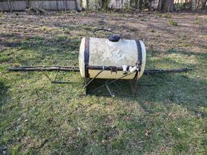 lot 35502 image: 55 Gal Sprayer Tank