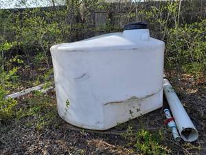 lot 35509 image: 400 Gal Water Tank