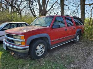 lot 35515 image: 1995 Chevy Suburban 1500