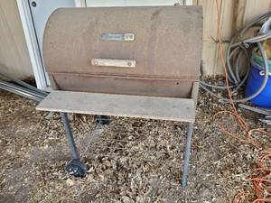 lot 35518 image: Char-Broil Charcoal Grill
