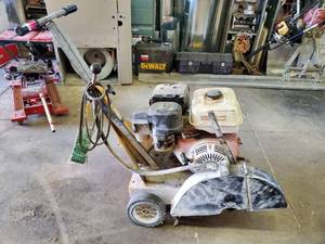 lot 35553 image: 18in Concrete Walk Behind Wet Saw
