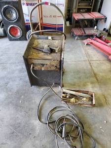 lot 35557 image: Craftsman Arc Welder