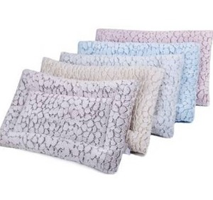 lot 23761 image: Vivaglory Dog Crate Pad Mat, Reversible Super Soft Plush Cat Pet Bed for 18 Inches Crate Kennel Cage, Machine Washable 18x27