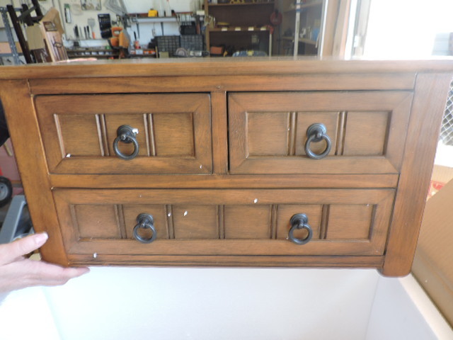 lot 1177 image: ACCENT TABLE