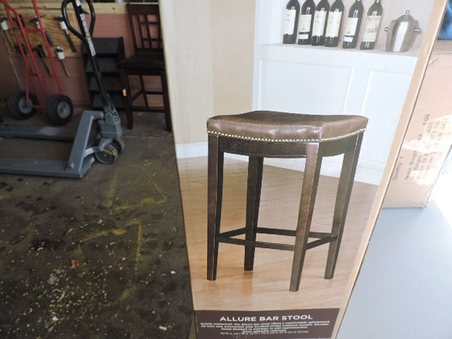 lot 1183 image: BAR STOOL