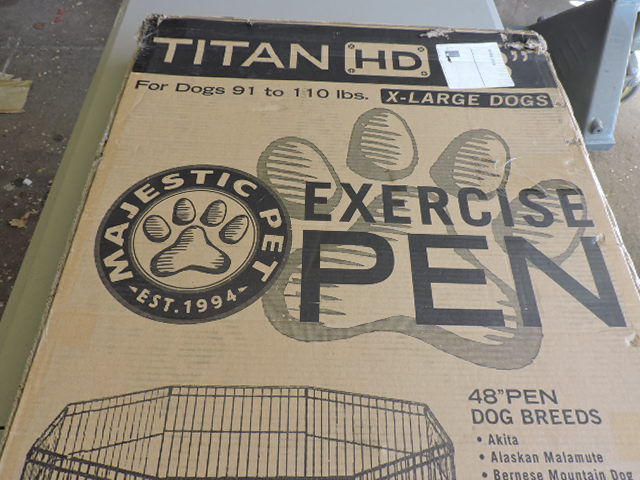 lot 1218 image: EXERCISE PET PEN