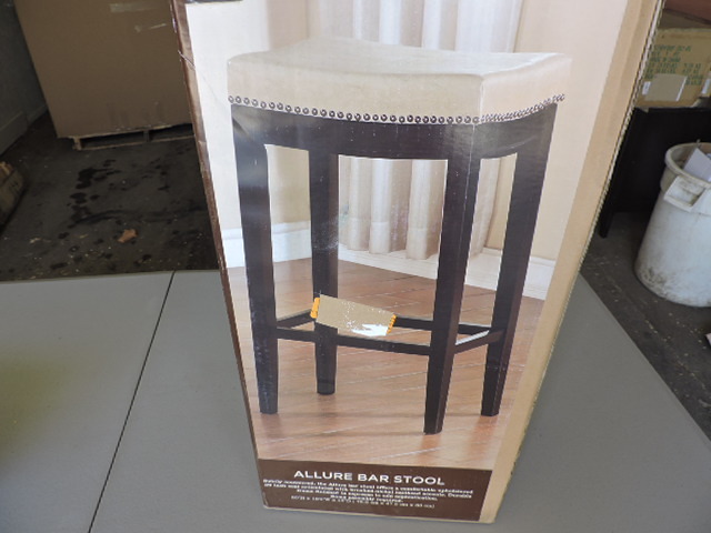 lot 1232 image: BAR STOOL