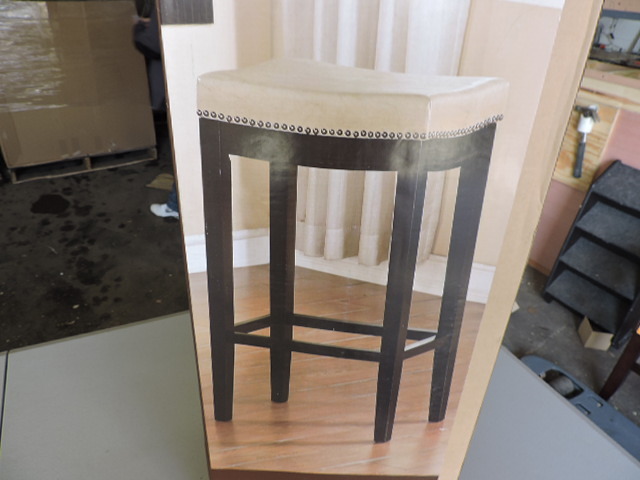lot 1233 image: BAR STOOL