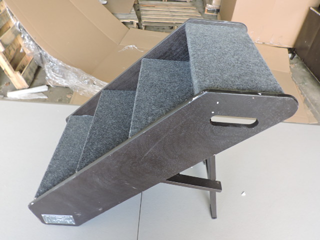lot 1251 image: PET STAIRS