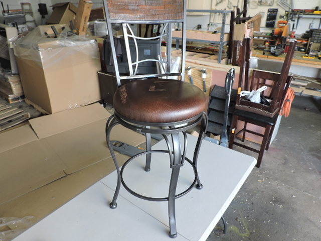 lot 1255 image: BAR STOOL