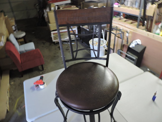 lot 1265 image: BAR STOOL