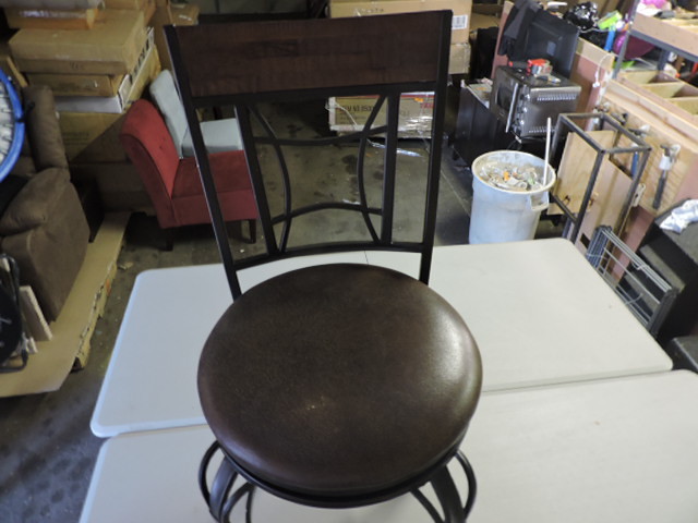 lot 1266 image: BAR STOOL