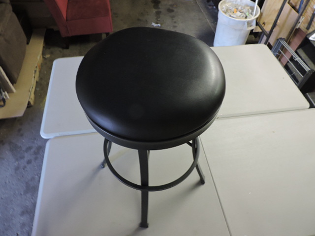 lot 1269 image: BAR STOOL