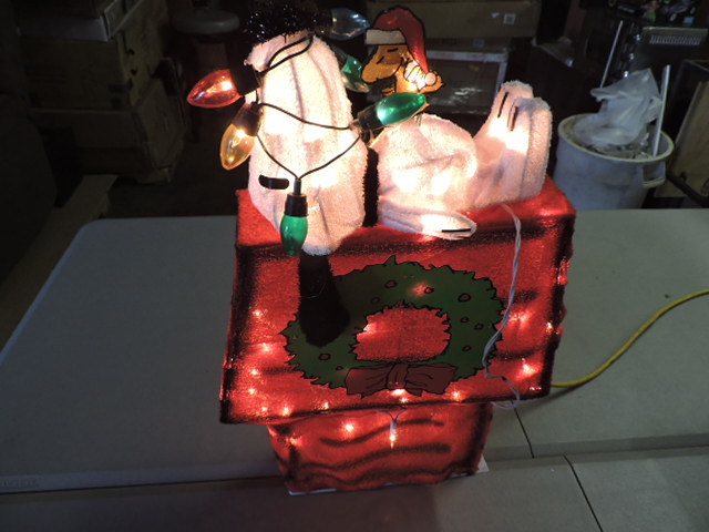 lot 1281 image: CHRISTMAS DCOR