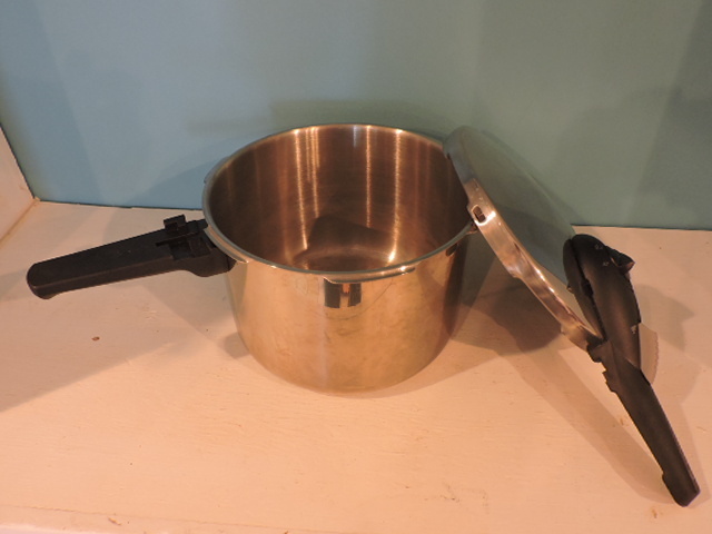 lot 1287 image: PRESSURE COOKER