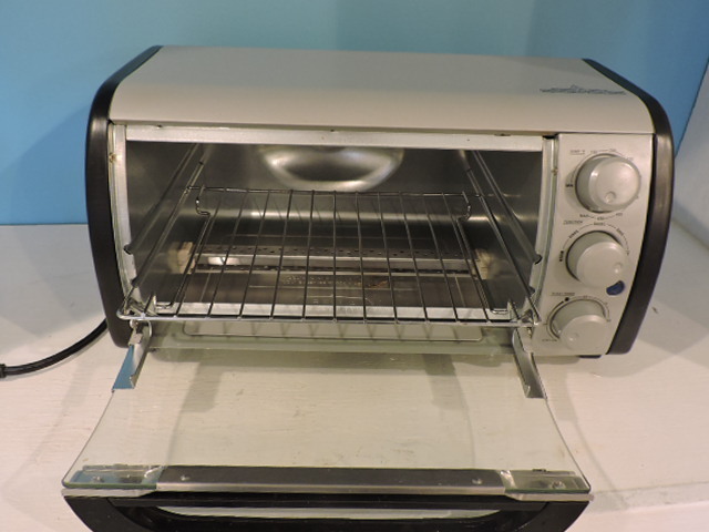 lot 1288 image: TOASTER OVEN