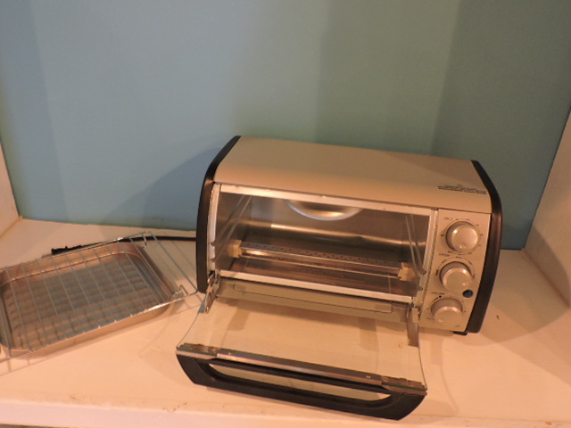 lot 1289 image: TOASTER OVEN