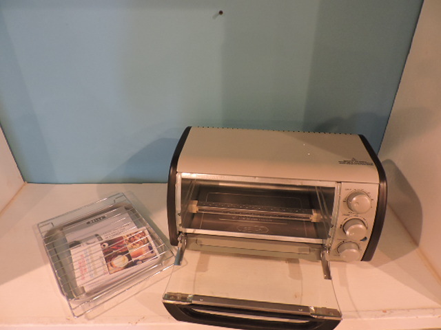 lot 1290 image: TOASTER OVEN