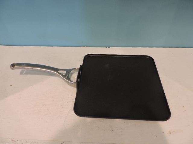 lot 1305 image: GRIDDLE PAN