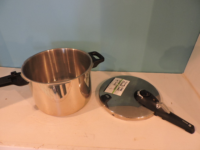 lot 1310 image: PRESSURE COOKER