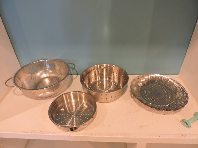 lot 1306 image: COLANDERSPIZZA PAN