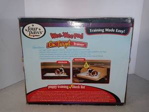 lot 1006 image: Four Paws Wee-Wee Pad On Target Trainer Dog and Puppy Training Tray