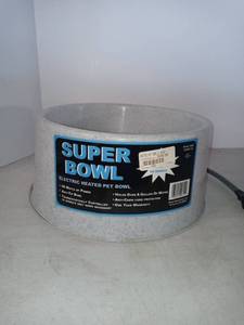 lot 1013 image: Farm Innovators 1-12-Gallon Round Heated Pet Bowl, Speckletone Gray Model P-60S, 60-Watt