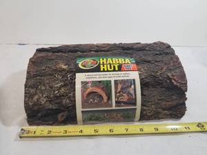 lot 1236 image: Zoo Med Habba Hut, Giant