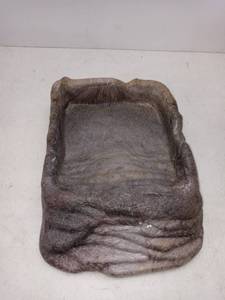 lot 1525 image: Hard Plastic Reptile Ramp Feeding Dish
